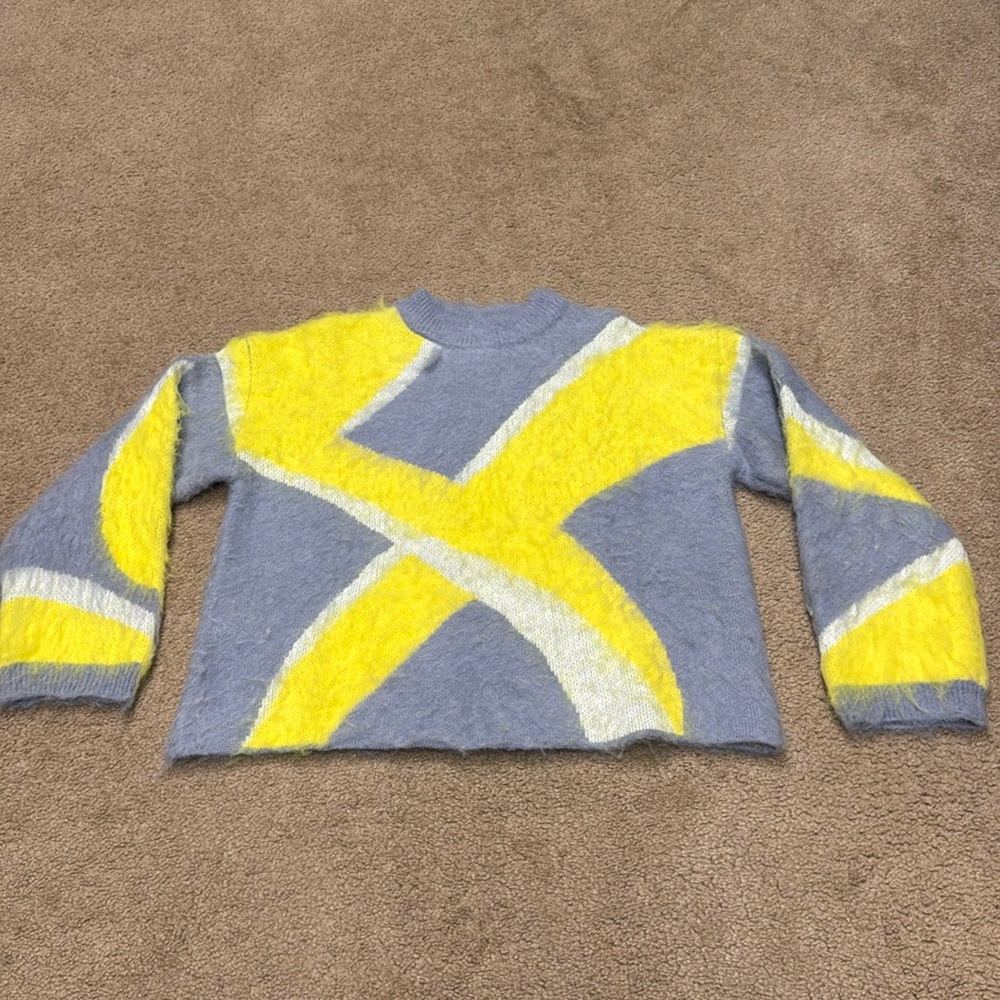 Zara women sweater. Small